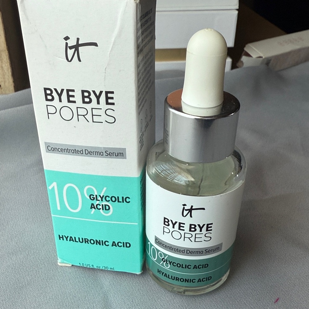 It Cosmetics Bye Bye Pores Glycolic Acid Serum - White and Silver